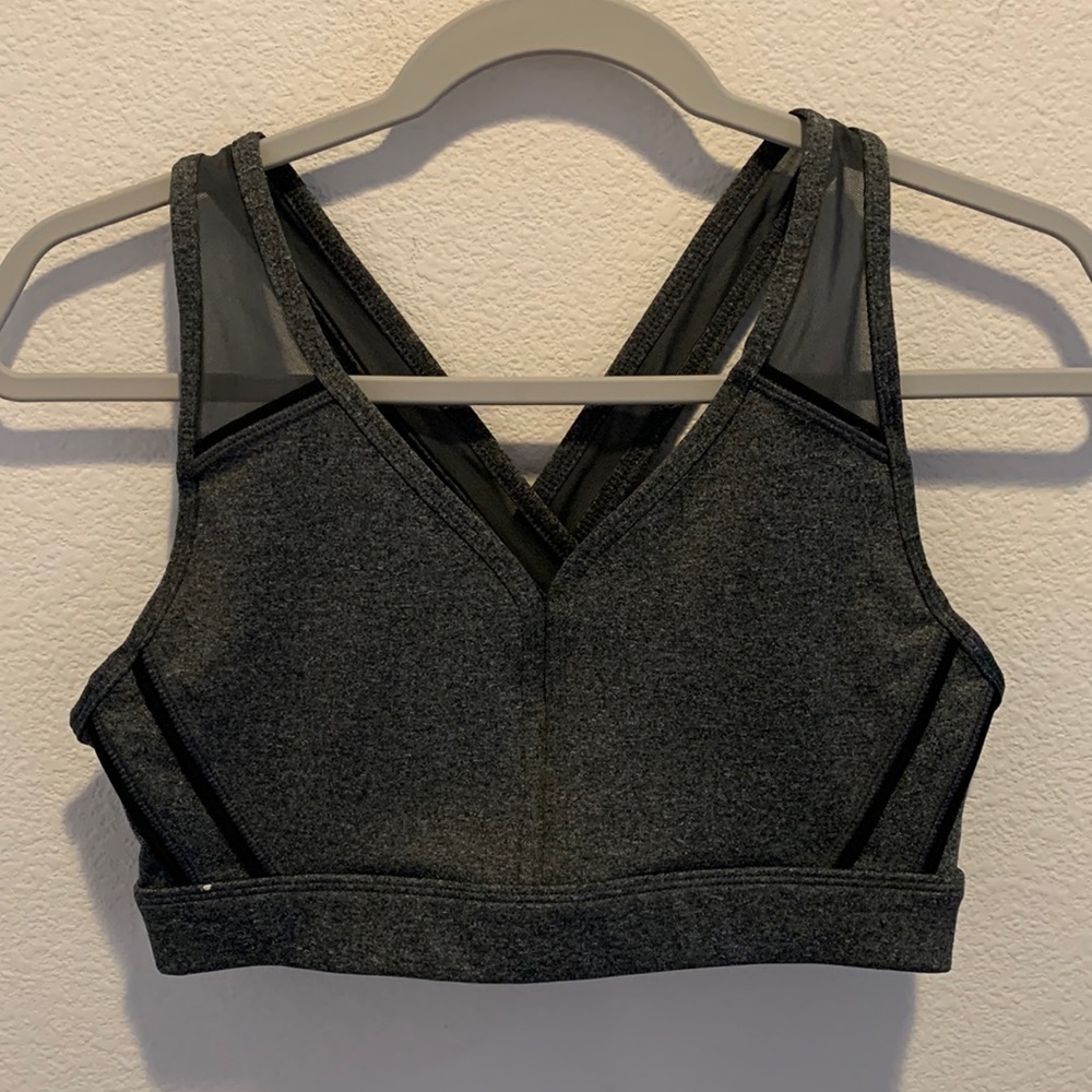 Avia Gray Womens Sport Bra. Gray with mesh shoulder/back straps. Size Med 8-10. 